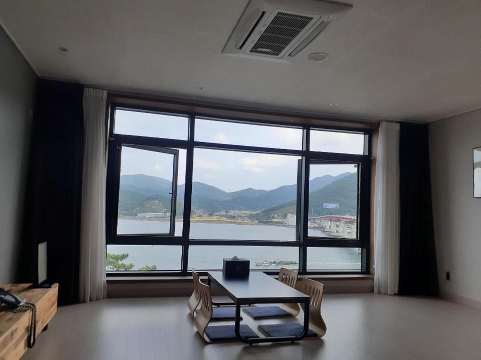 Tongyeong Bridge Hotel Екстер'єр фото