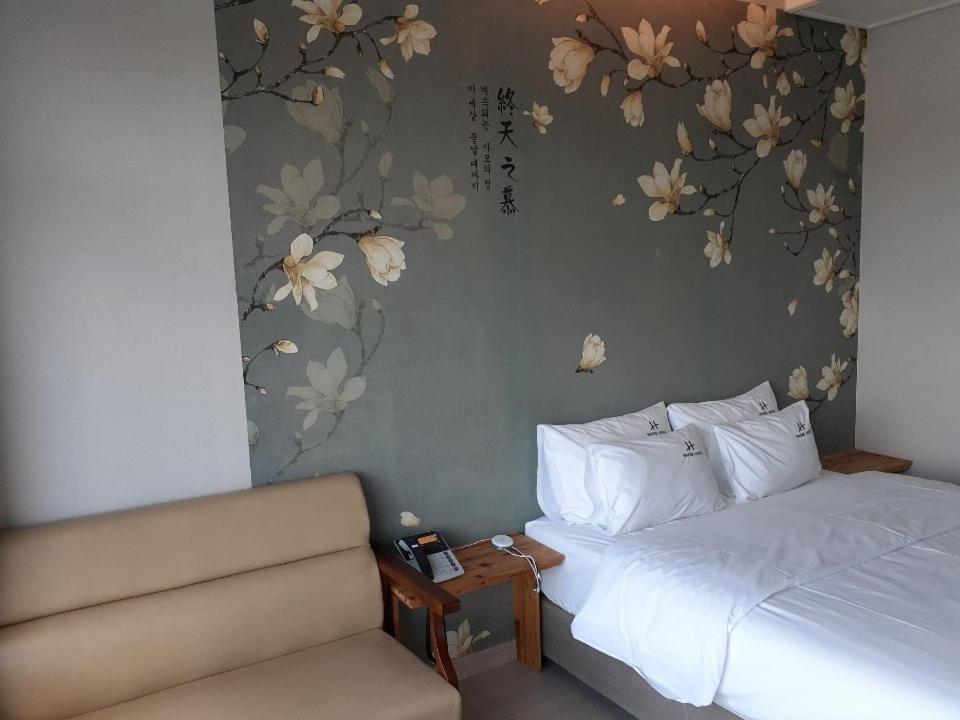 Tongyeong Bridge Hotel Екстер'єр фото