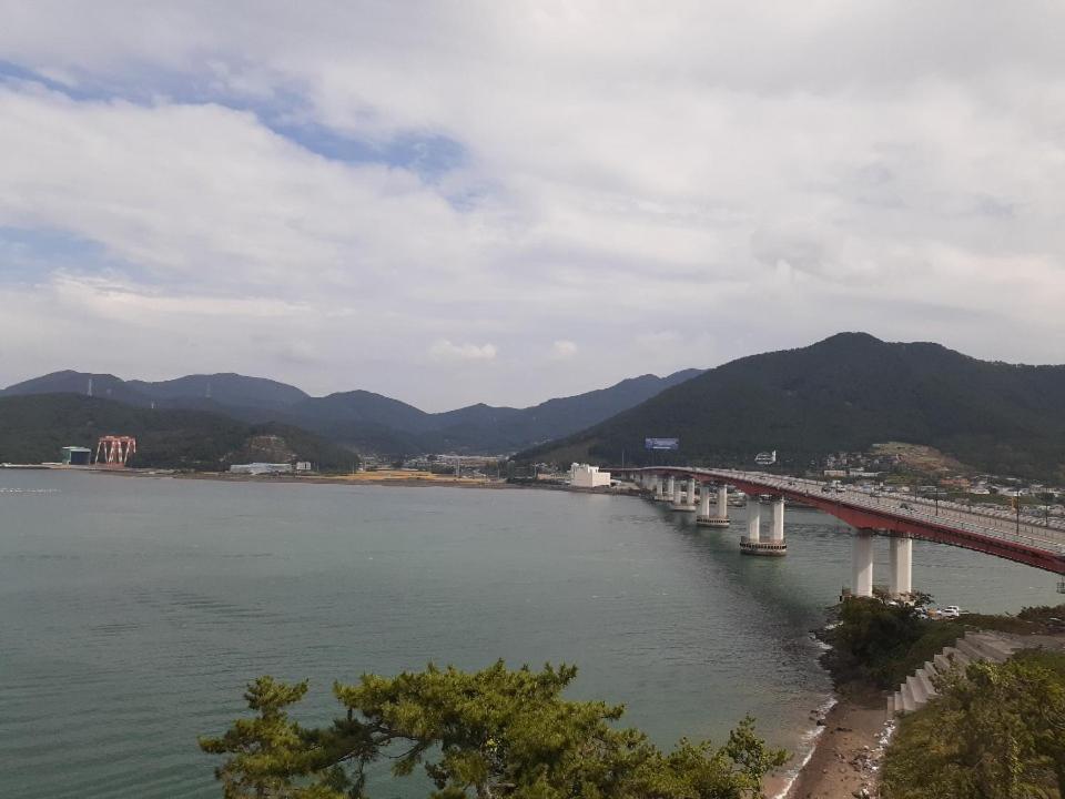 Tongyeong Bridge Hotel Екстер'єр фото