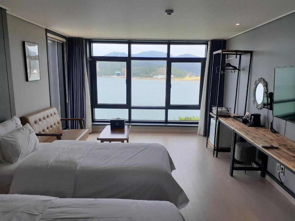 Tongyeong Bridge Hotel Екстер'єр фото