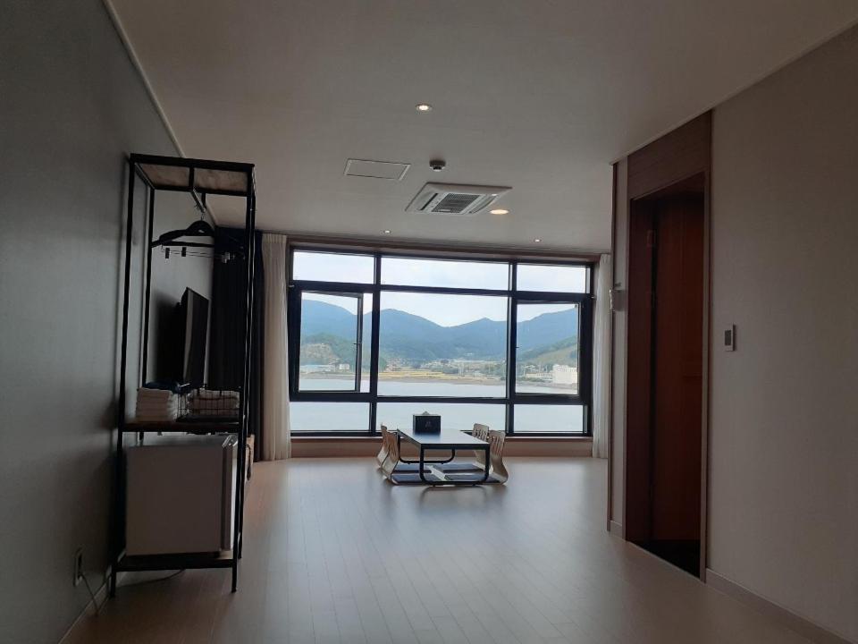 Tongyeong Bridge Hotel Екстер'єр фото