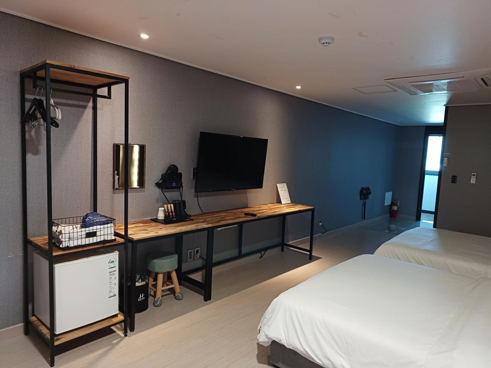 Tongyeong Bridge Hotel Екстер'єр фото