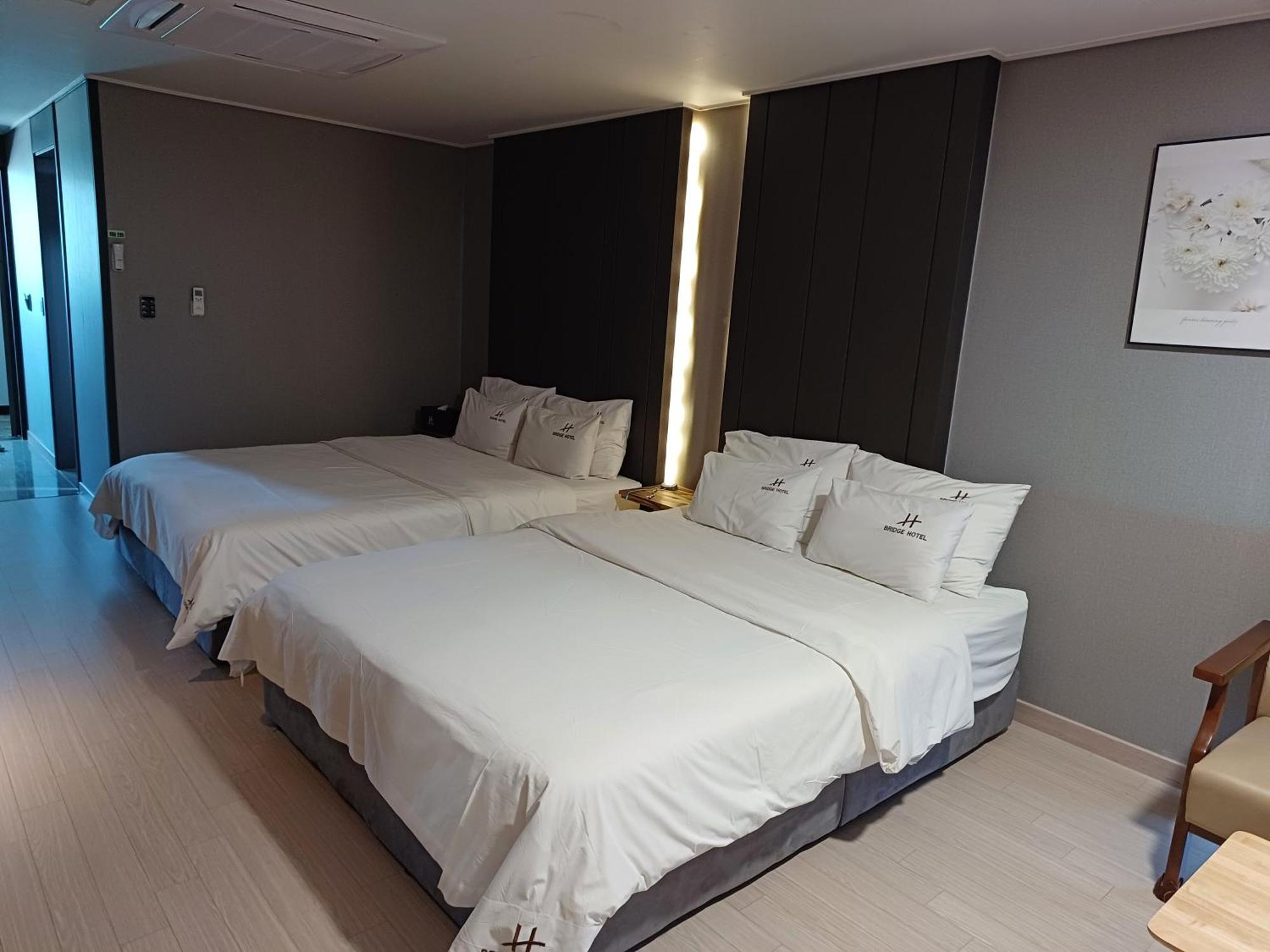 Tongyeong Bridge Hotel Екстер'єр фото