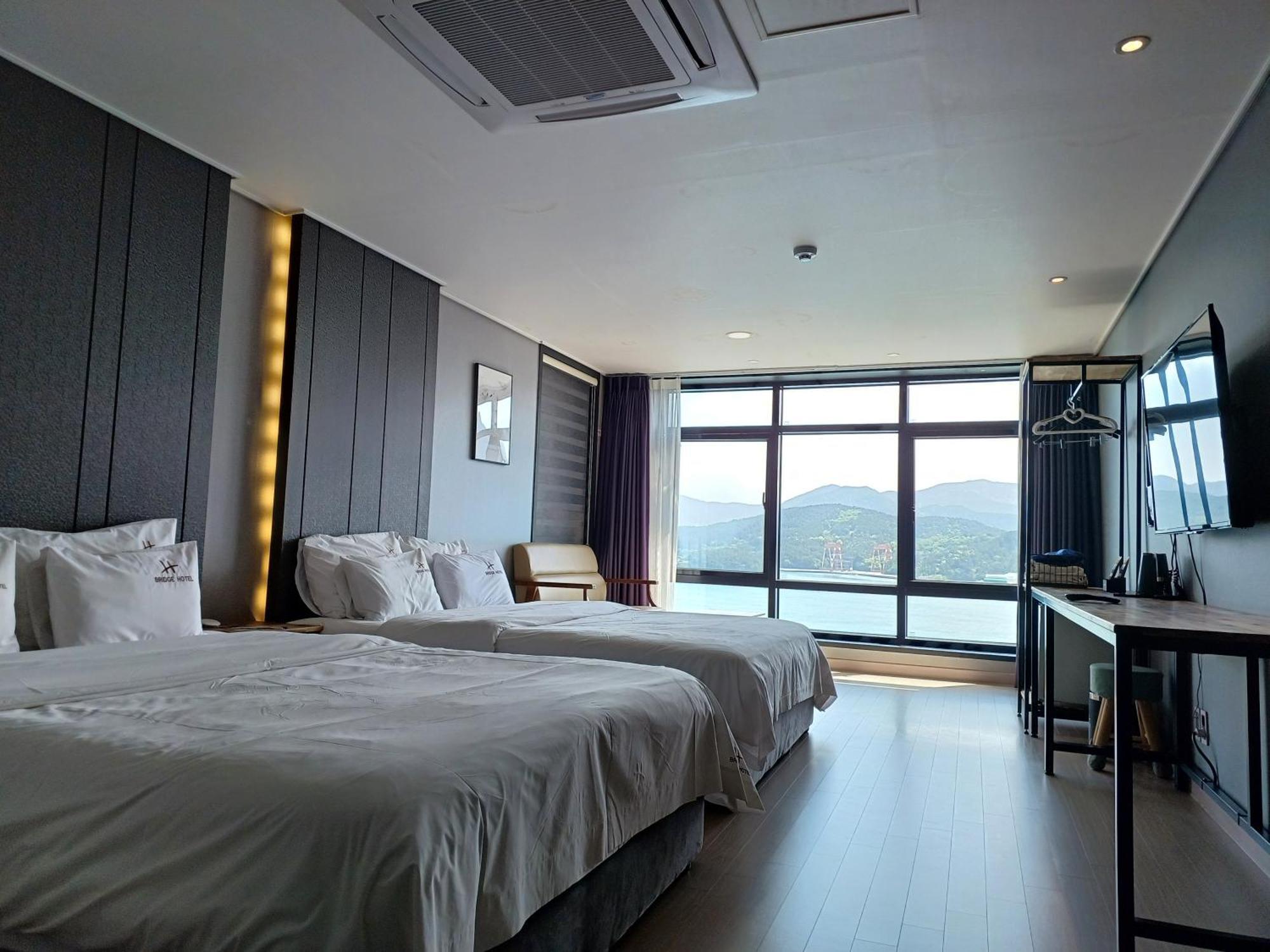 Tongyeong Bridge Hotel Екстер'єр фото