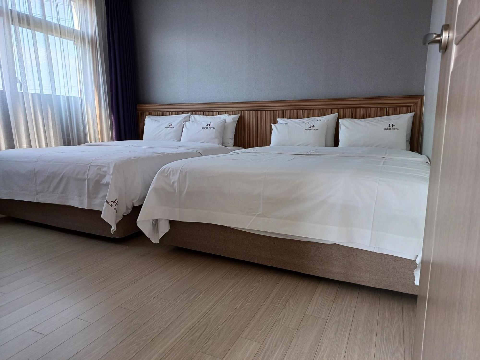 Tongyeong Bridge Hotel Екстер'єр фото