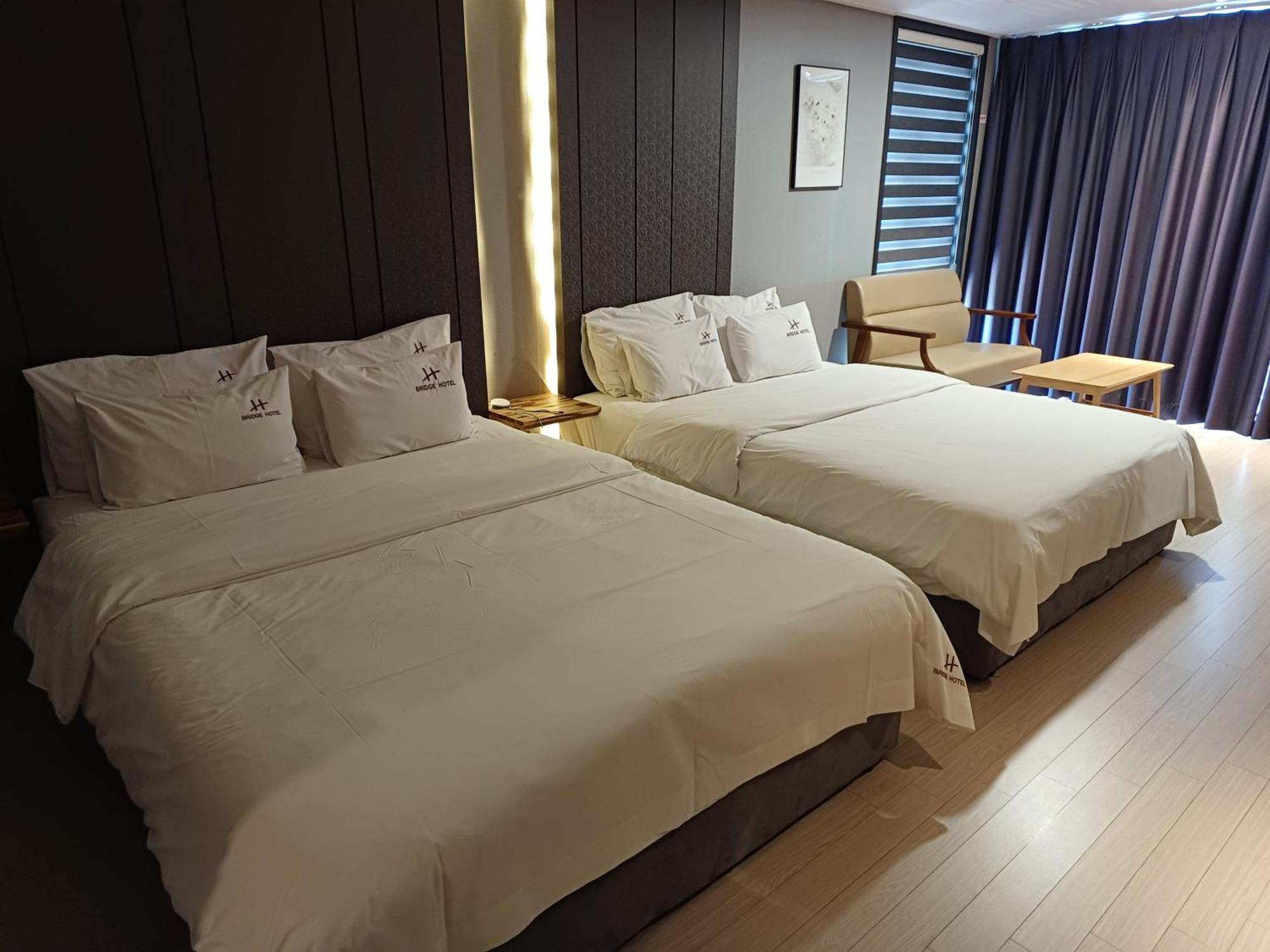Tongyeong Bridge Hotel Екстер'єр фото
