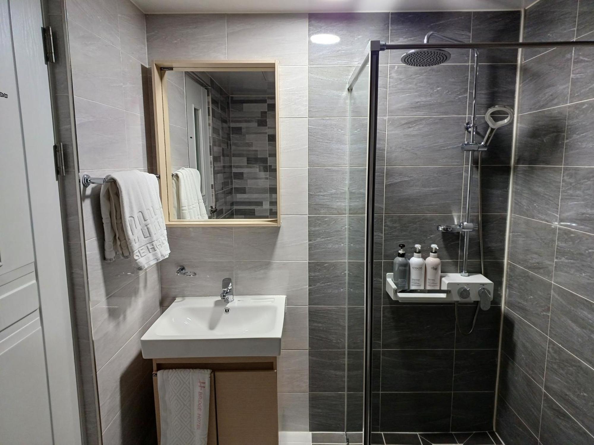 Tongyeong Bridge Hotel Екстер'єр фото