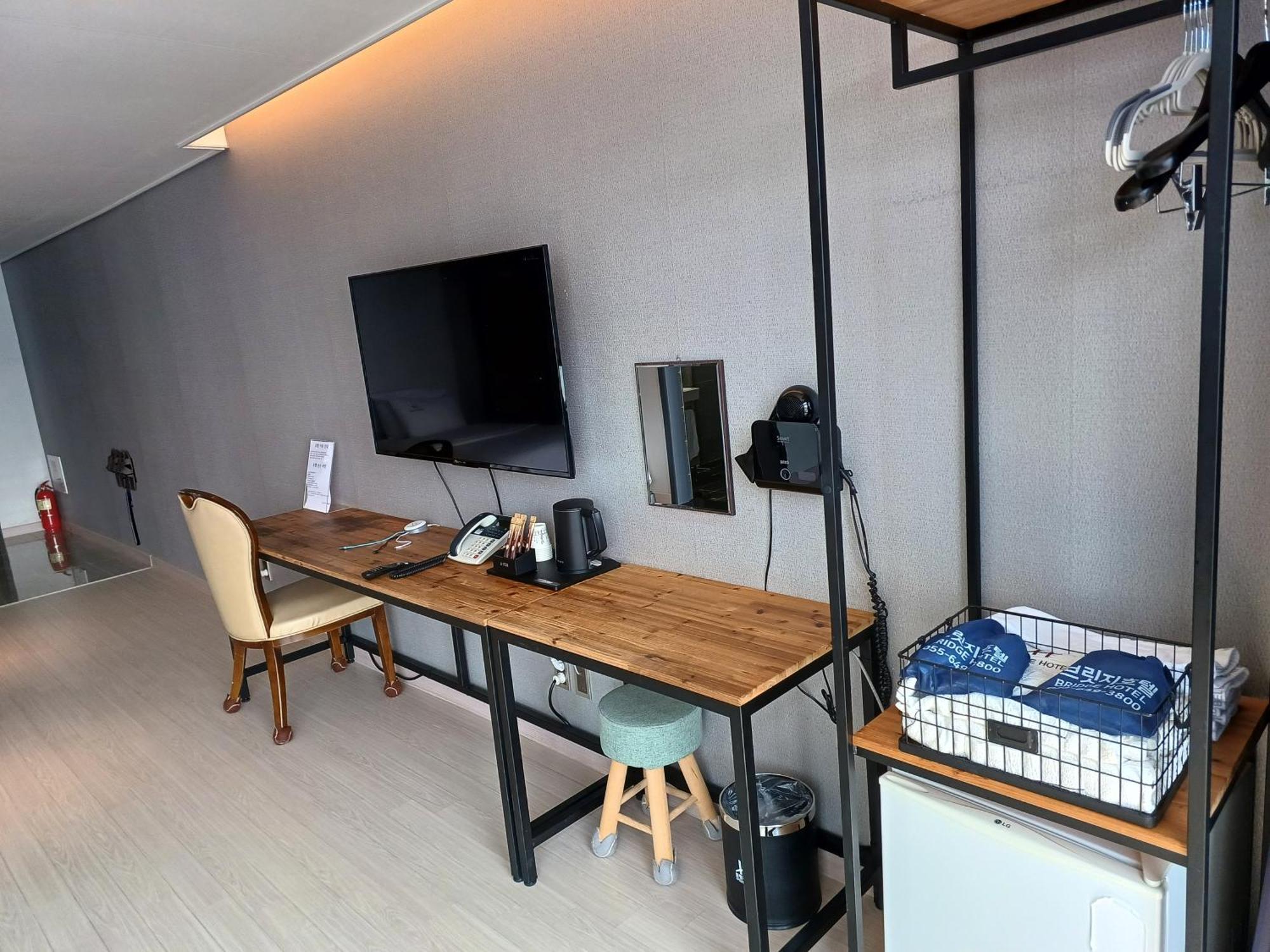 Tongyeong Bridge Hotel Екстер'єр фото