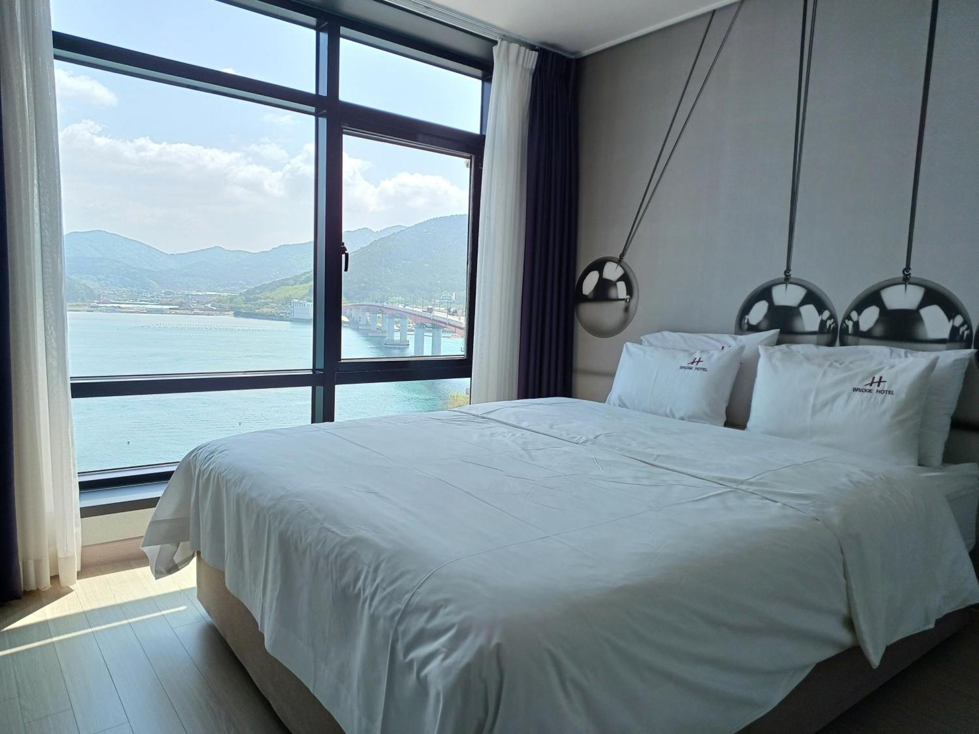 Tongyeong Bridge Hotel Екстер'єр фото