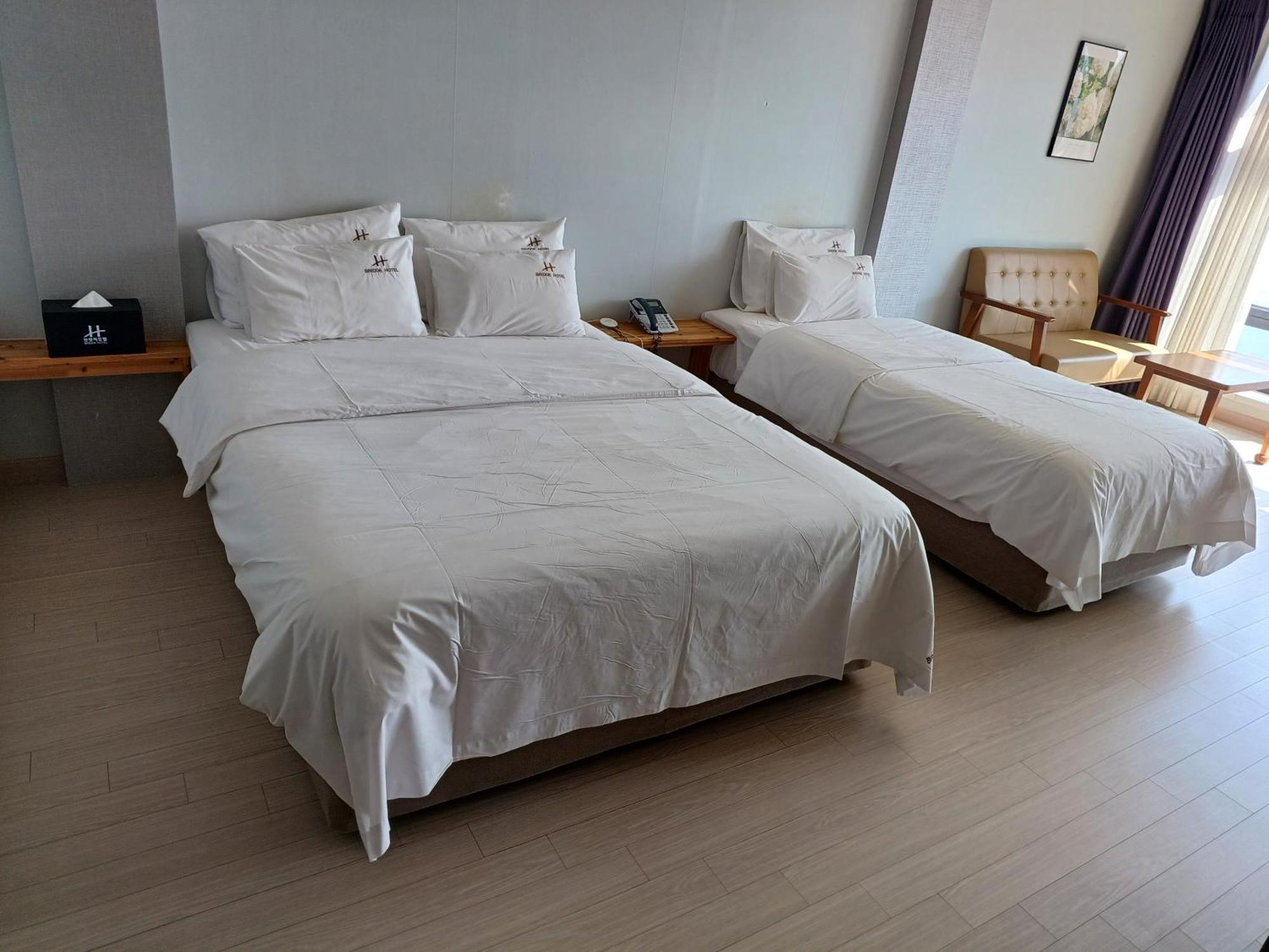 Tongyeong Bridge Hotel Екстер'єр фото