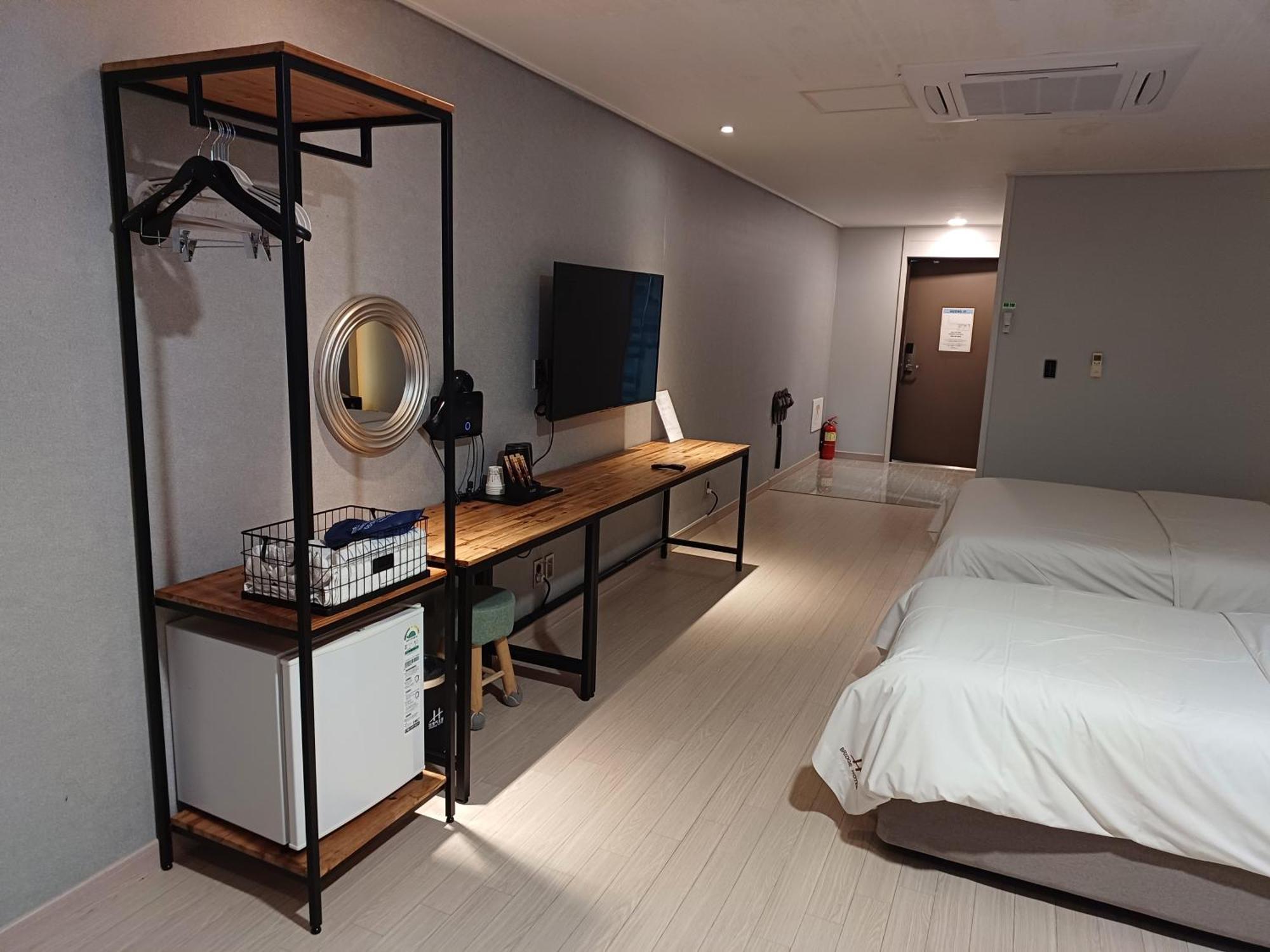 Tongyeong Bridge Hotel Екстер'єр фото