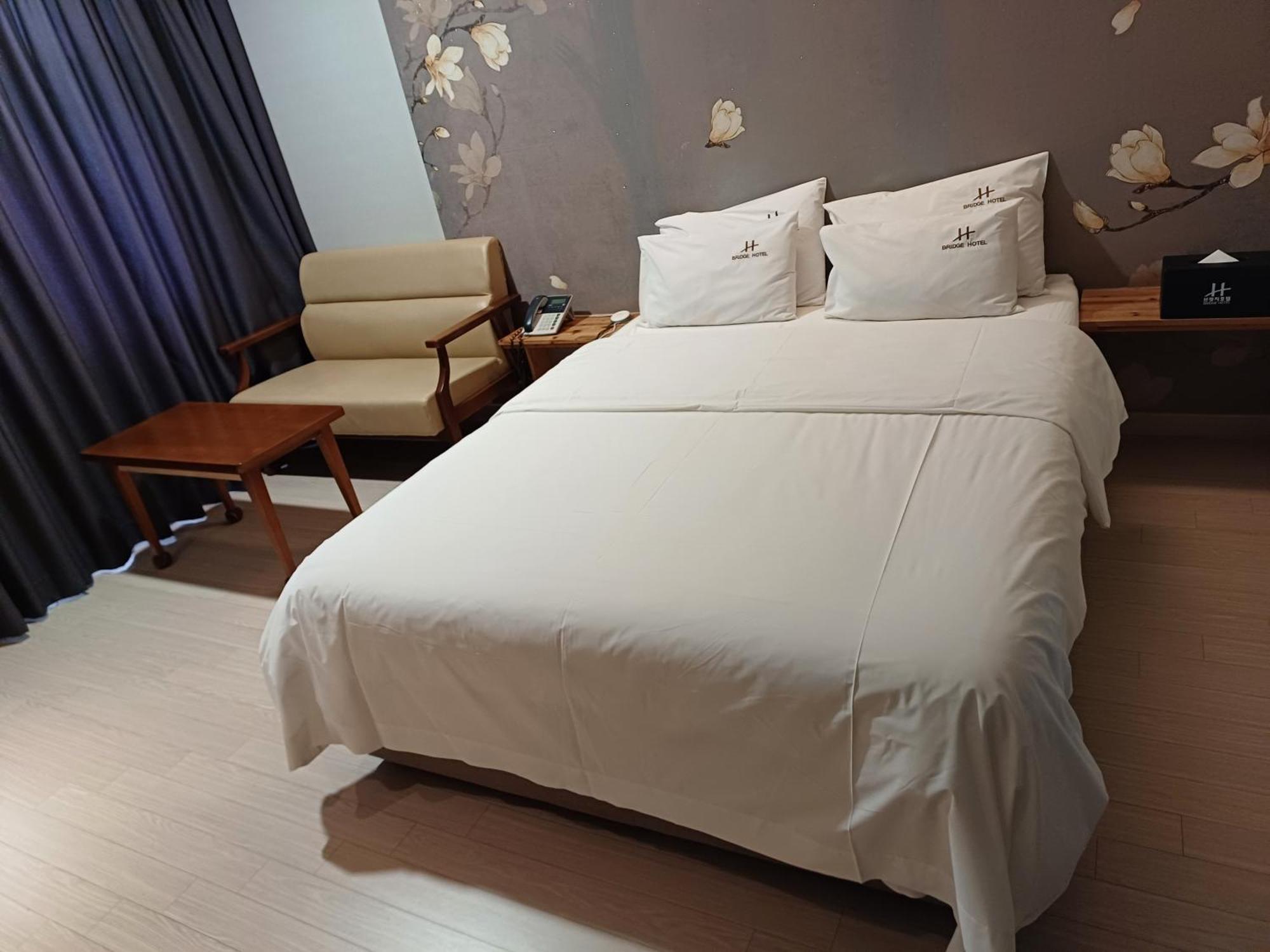 Tongyeong Bridge Hotel Екстер'єр фото