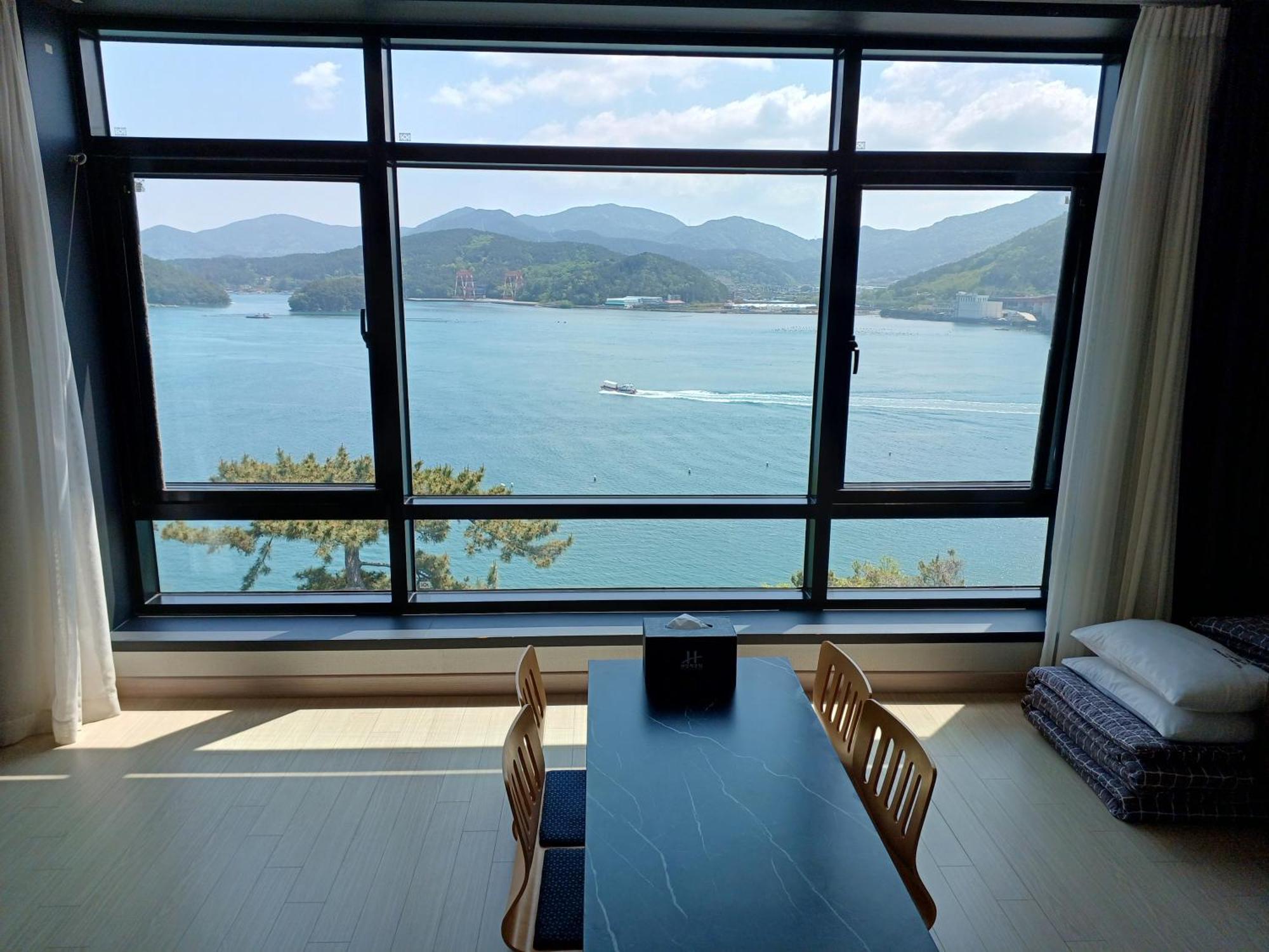 Tongyeong Bridge Hotel Екстер'єр фото
