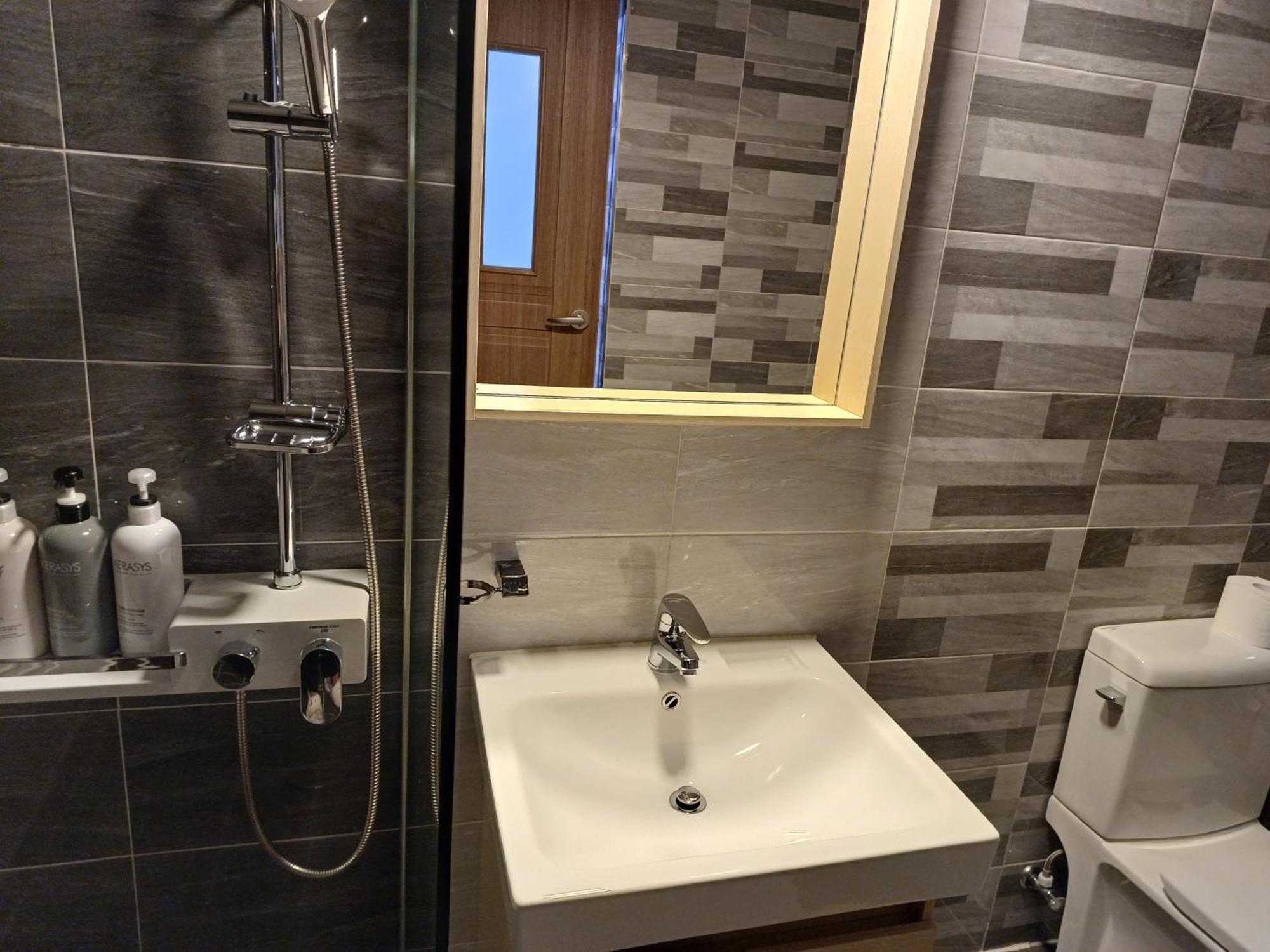Tongyeong Bridge Hotel Екстер'єр фото