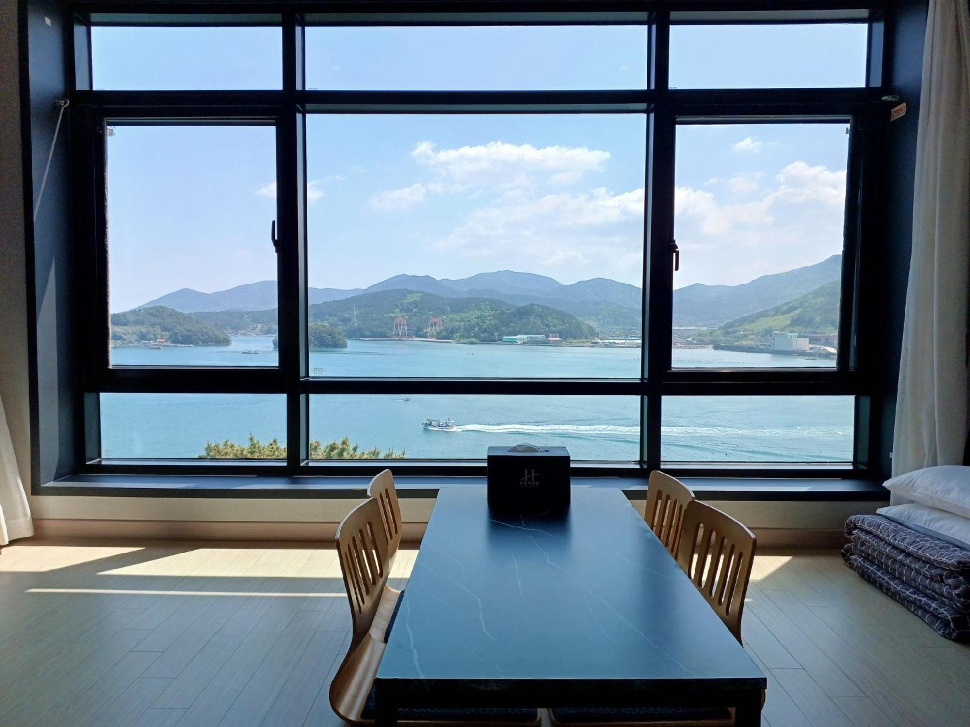 Tongyeong Bridge Hotel Екстер'єр фото