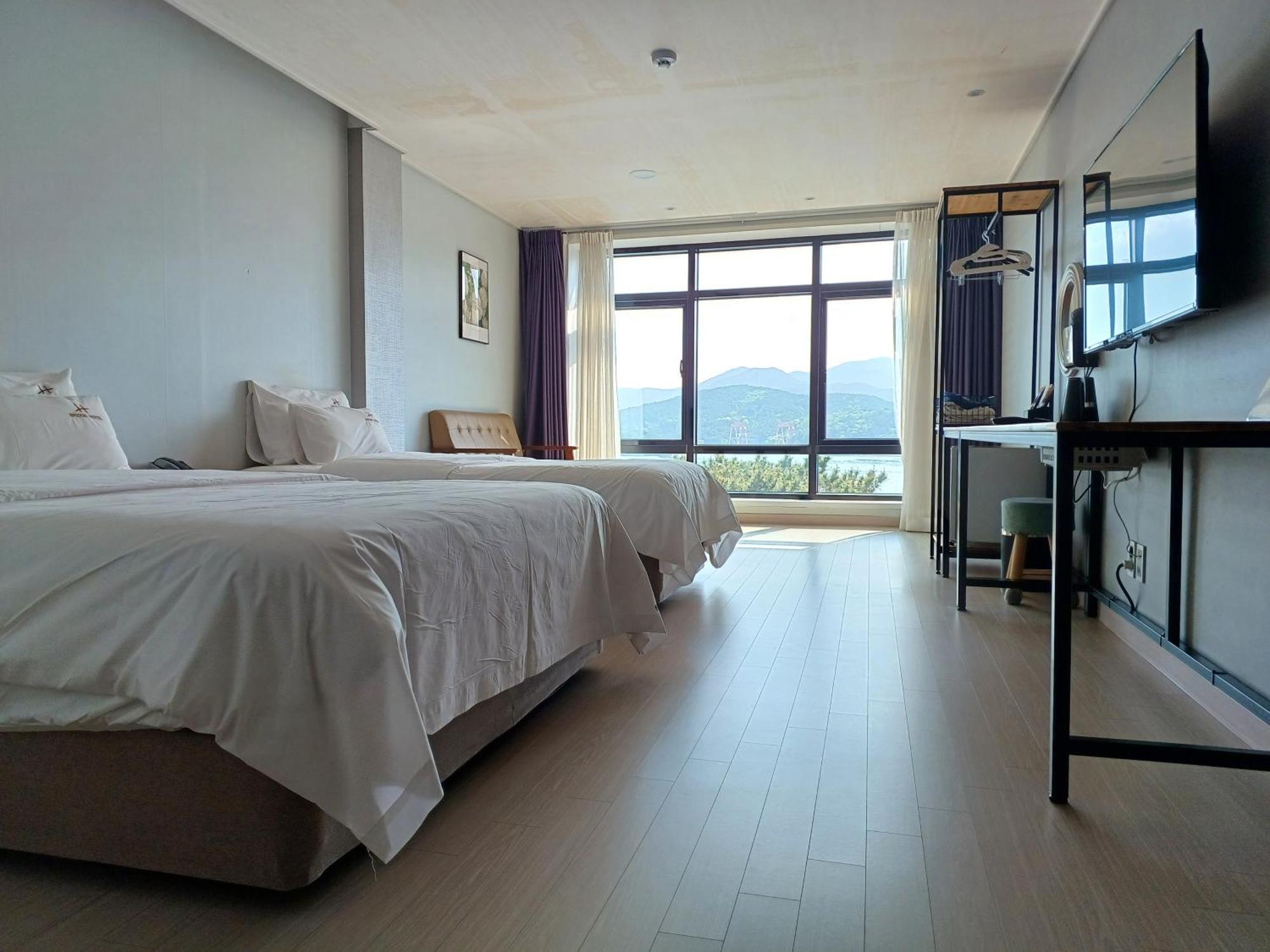 Tongyeong Bridge Hotel Екстер'єр фото